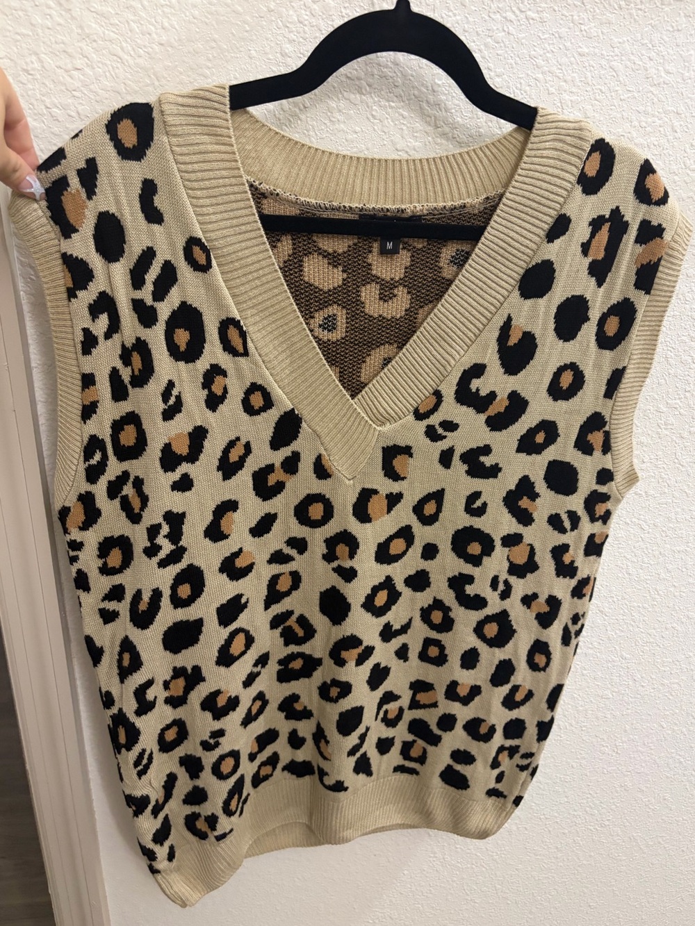NWT Boohoo Leopard Print Sweater Vest Size Medium